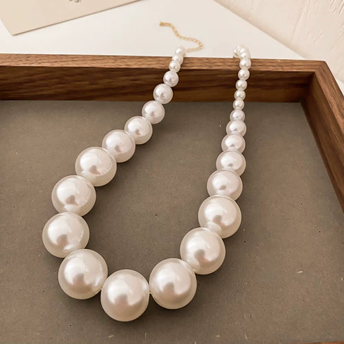 Oversized Pearl Collarbone Chain: 2026 Trendy Luxury Niche Statement Necklace for Women