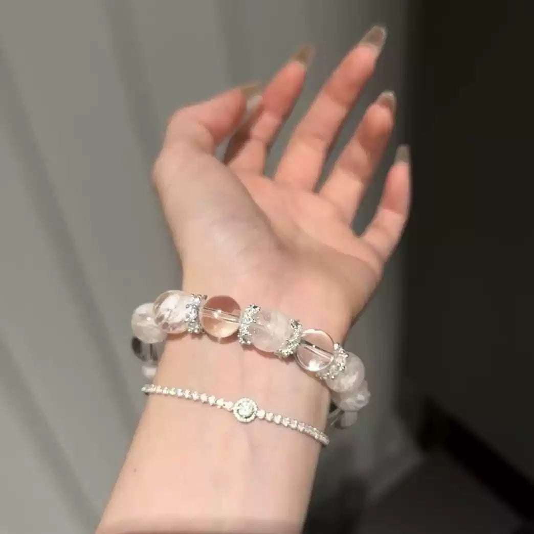 White crystal and pearl bracelet, a gift for a friend, a fairy-like wristband, a symbolic crystal bracelet used for meditation, focus, or purification.