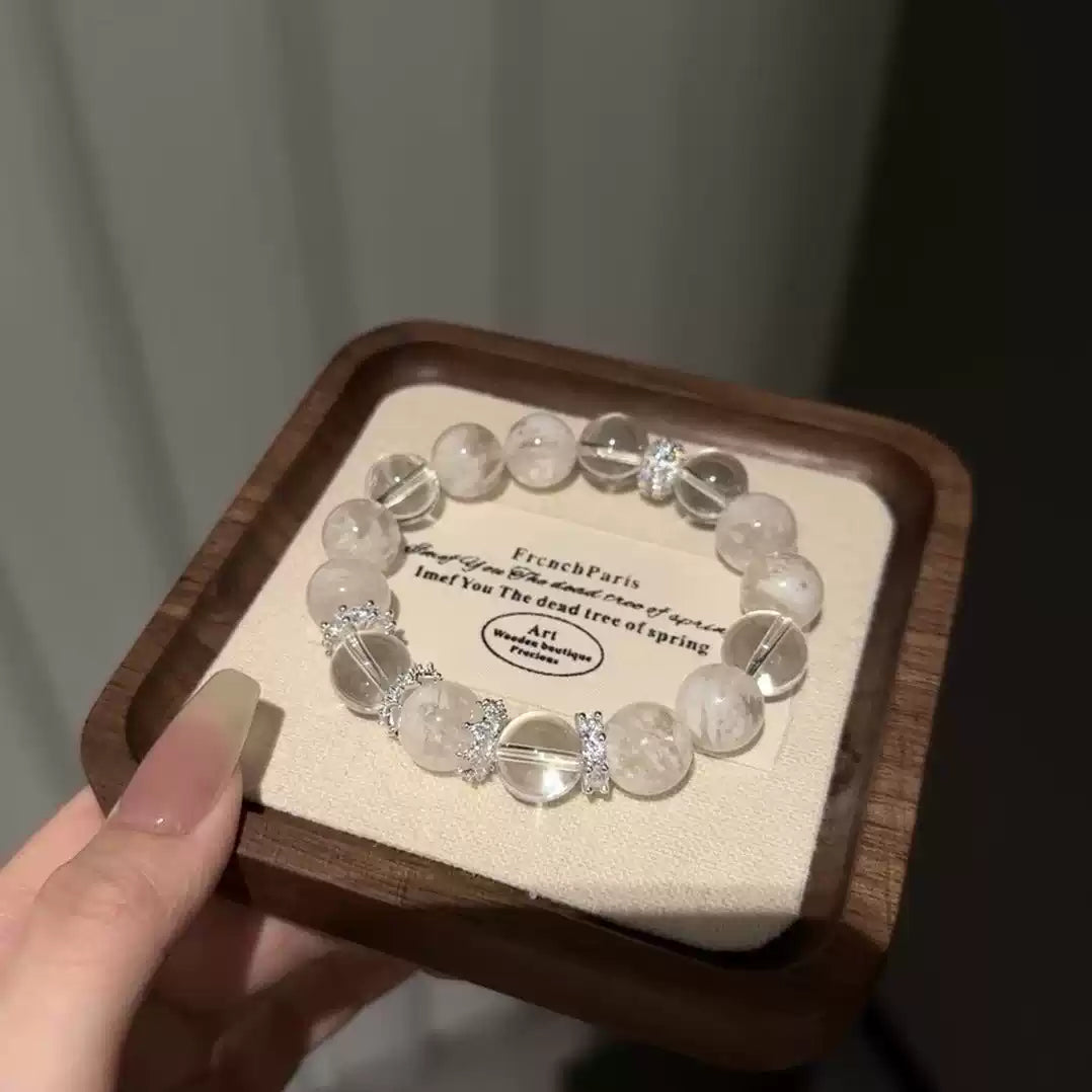 White crystal and pearl bracelet, a gift for a friend, a fairy-like wristband, a symbolic crystal bracelet used for meditation, focus, or purification.